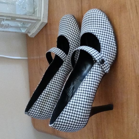 High heels - Picture 2 of 8